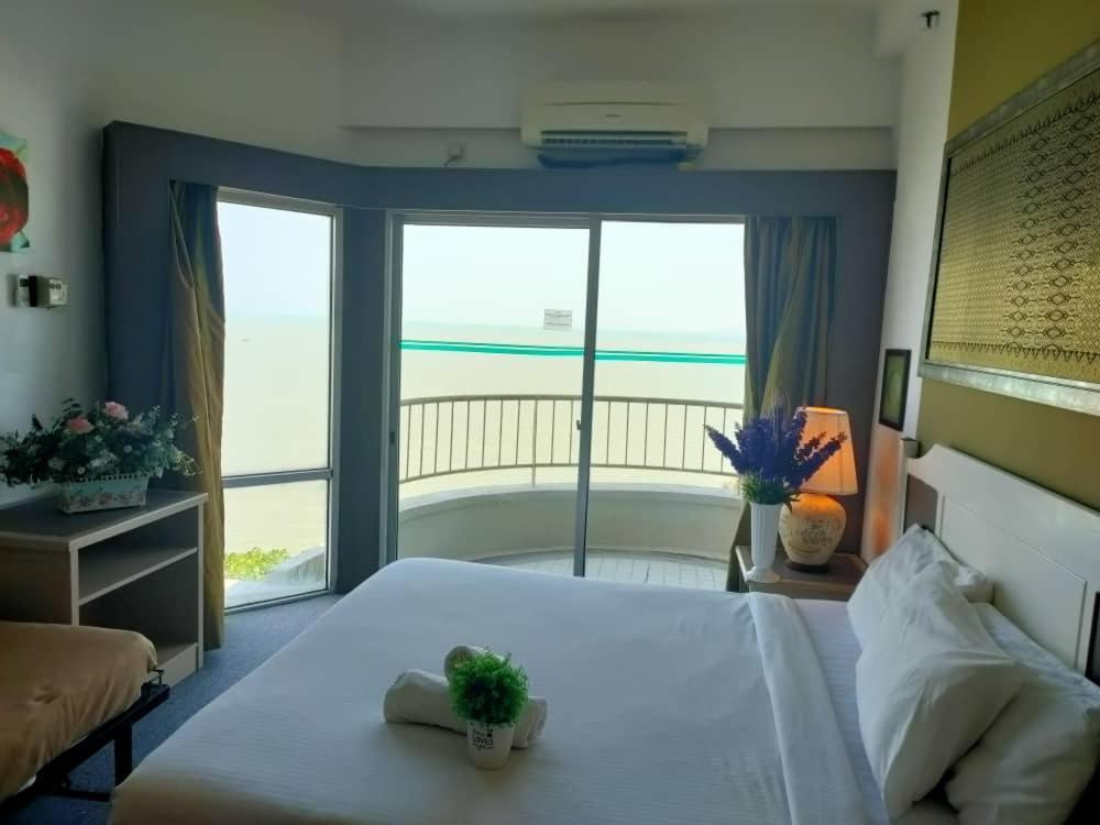 Beachfront Full Sea Penang Tanjung Bungah  Ngoại thất bức ảnh