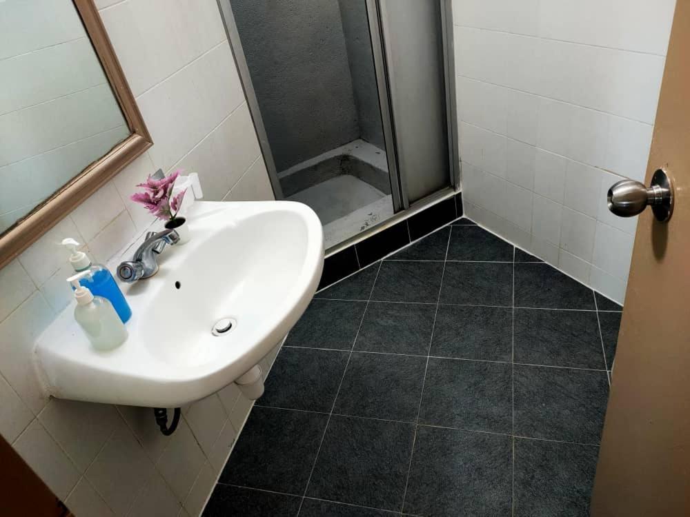 Beachfront Full Sea Penang Tanjung Bungah  Ngoại thất bức ảnh